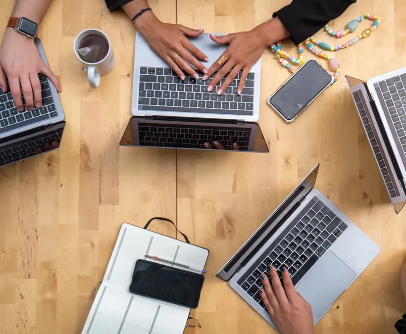 Sådan følger du med i, hvad dit bureau laver